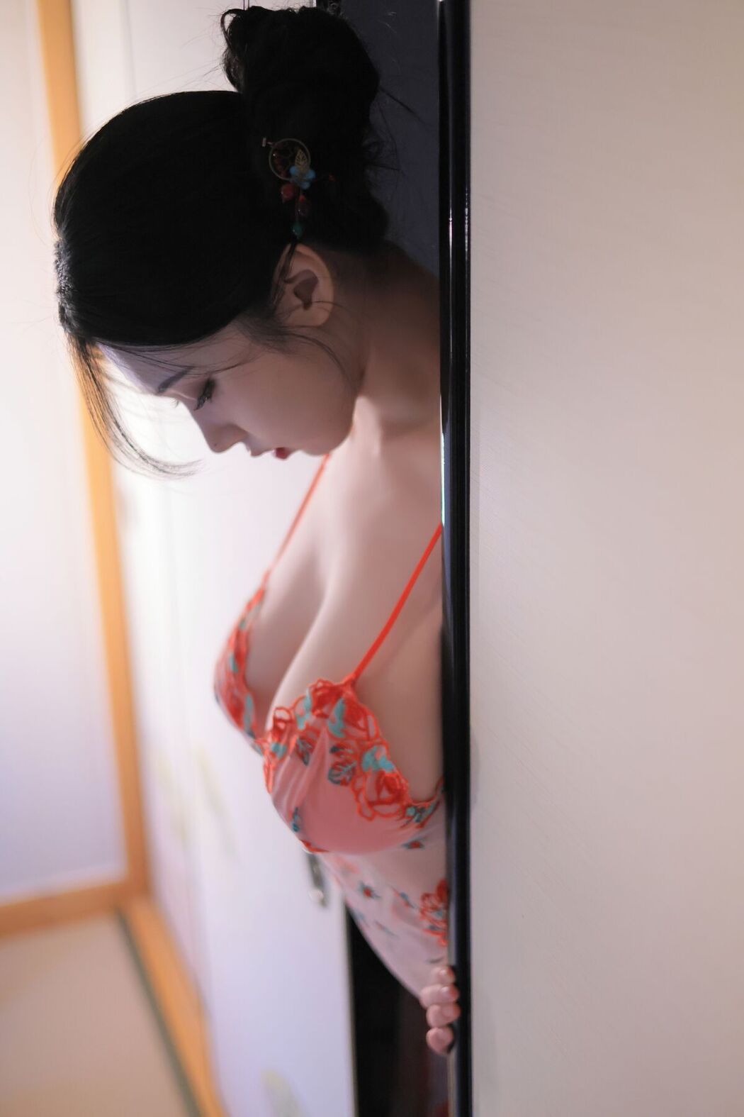 Yeon Woo 연우 – Heat Part1