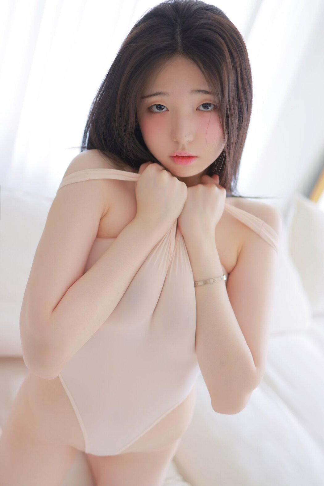 Yeon Woo 연우 – White Bodysuit