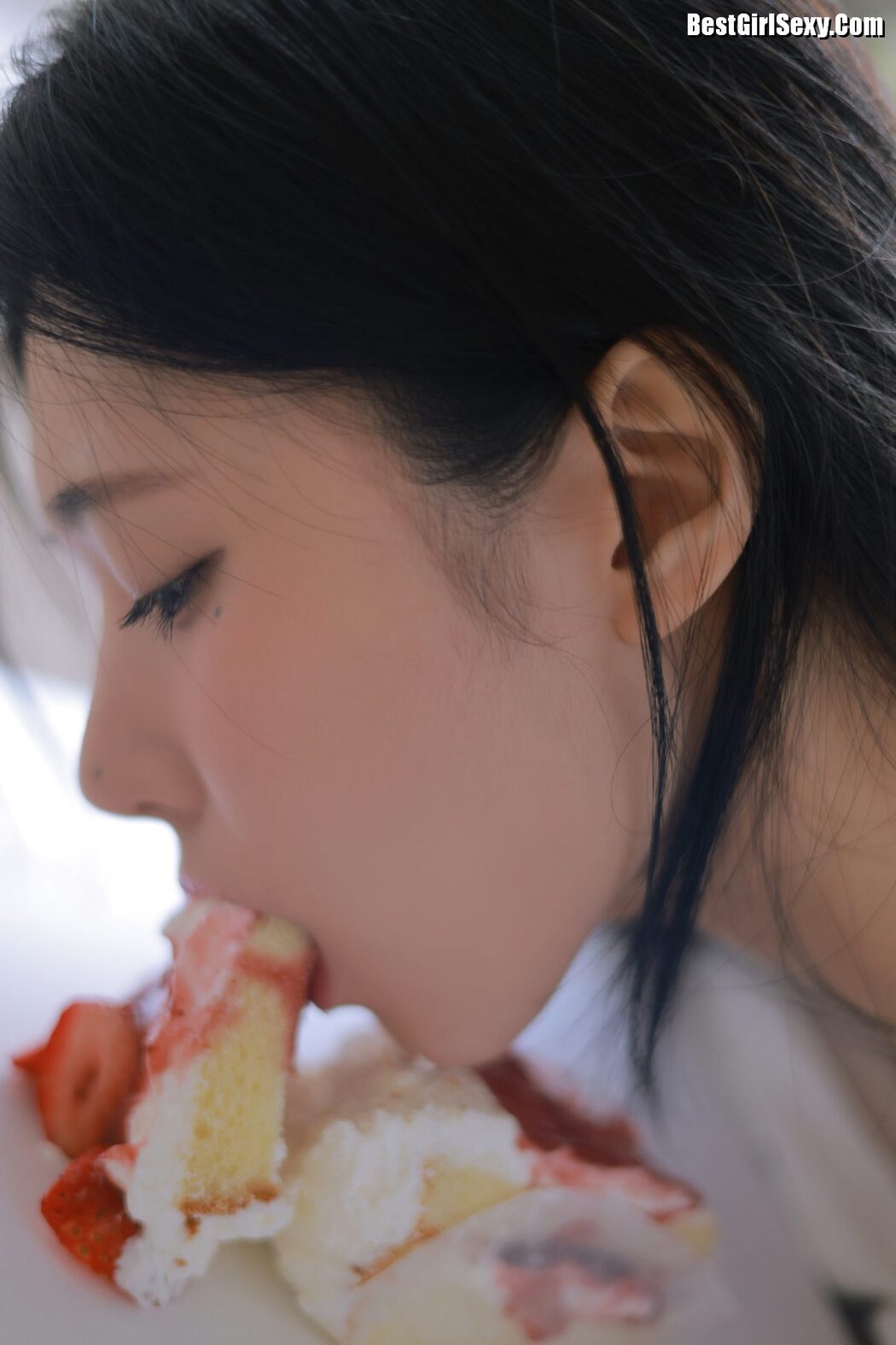 Yeon Woo 연우 – Happy Birthday B