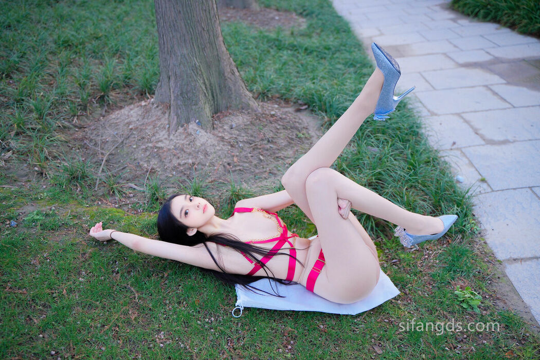 XR Uncensored Long Xue Er 龙雪儿 – R18 清纯女神 最新户外公园露出