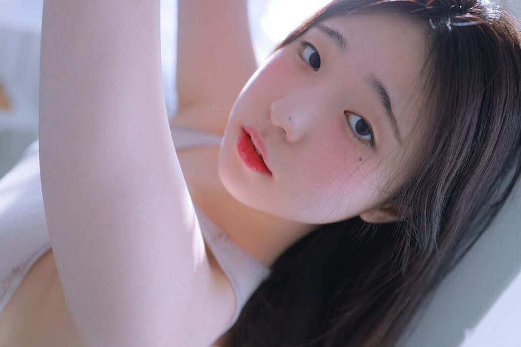 Yeon Woo 연우 – See Through B