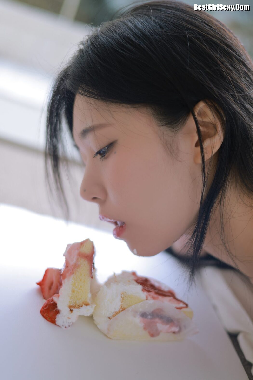 Yeon Woo 연우 – Happy Birthday B