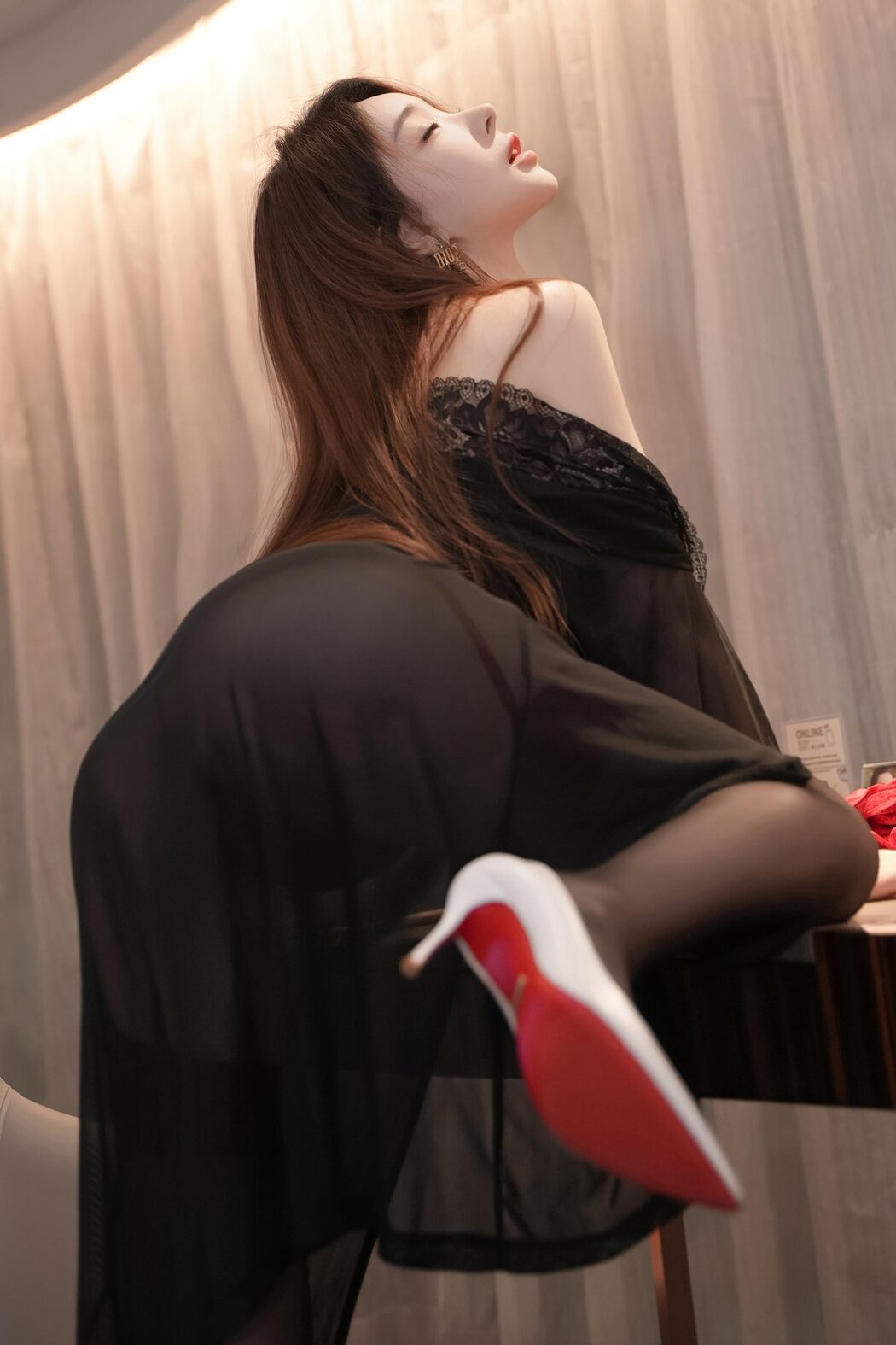 XR Uncensored Yu Er Baby 雨儿baby – 红色吊带睡裙