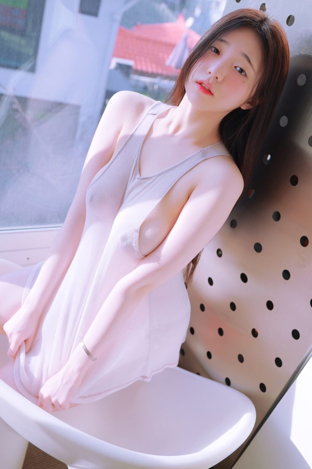 Yeon Woo 연우 – See Through B