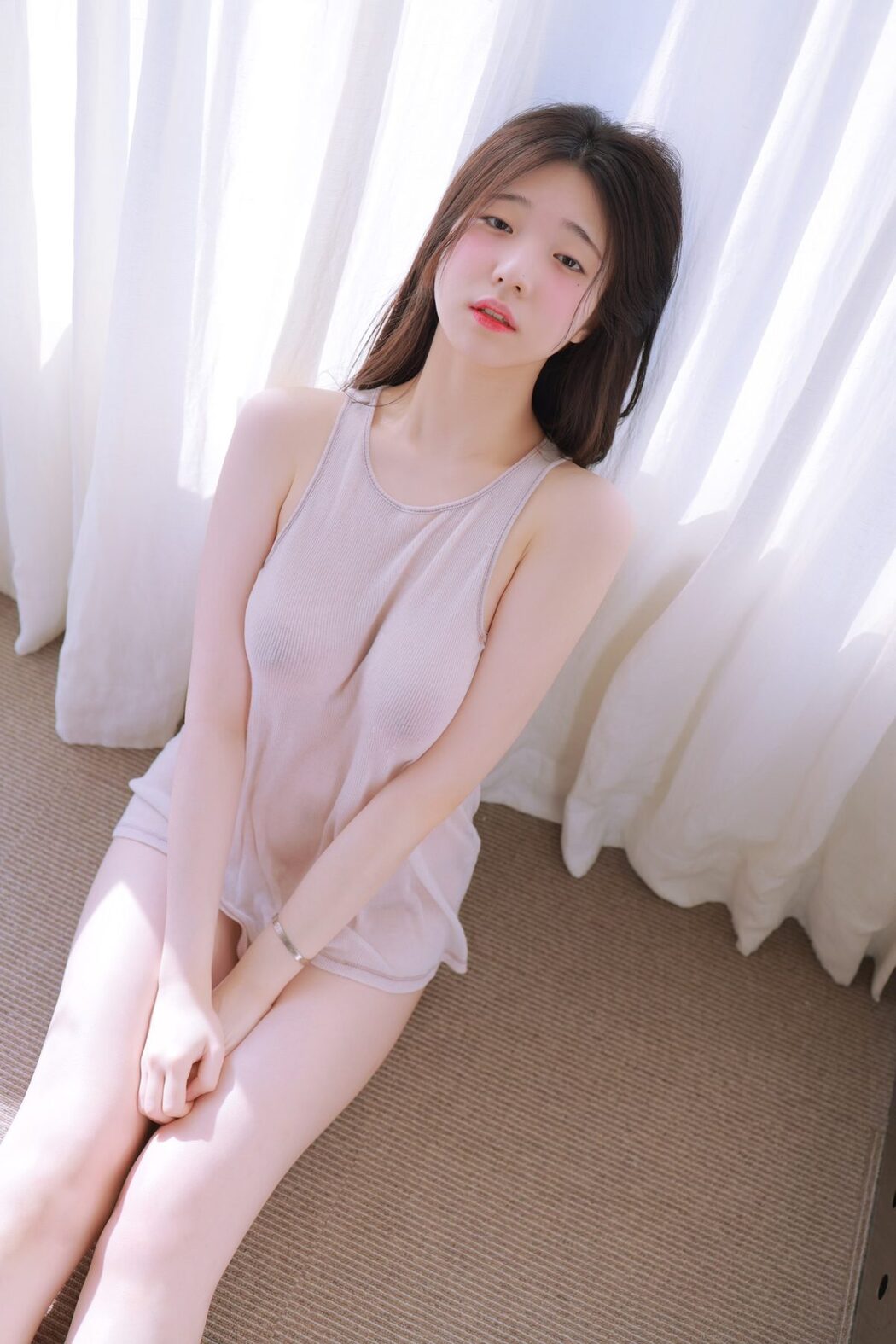 Yeon Woo 연우 – See Through A