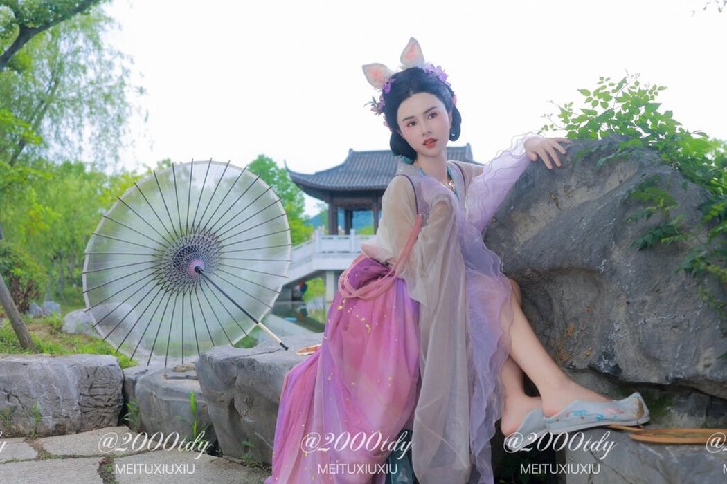 XR Uncensored Ai Xi Er 艾希儿 – 秀人网骚模超美女神 Part1