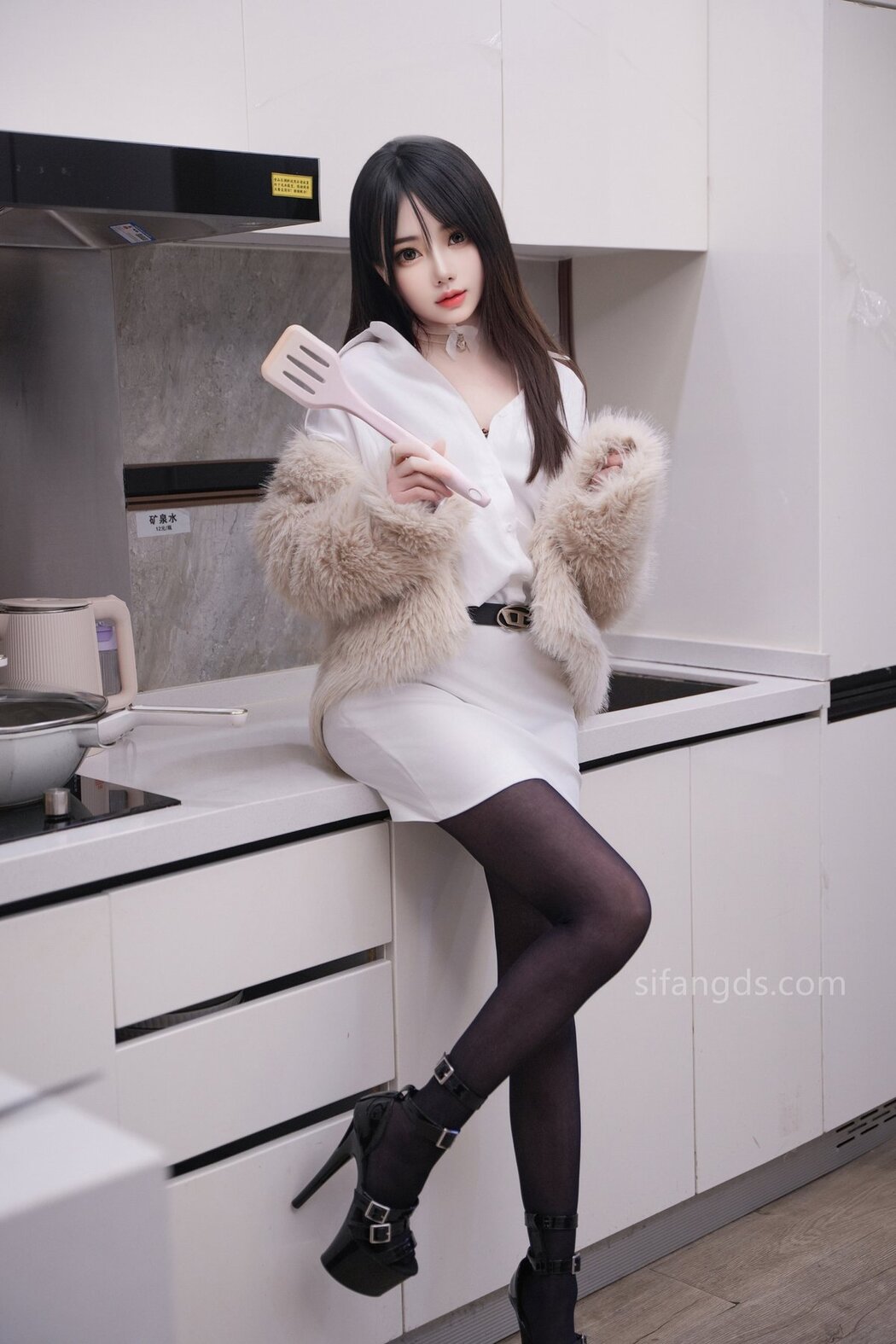 XR Uncensored Lin Yue Yue 林月月 – 厨房料理