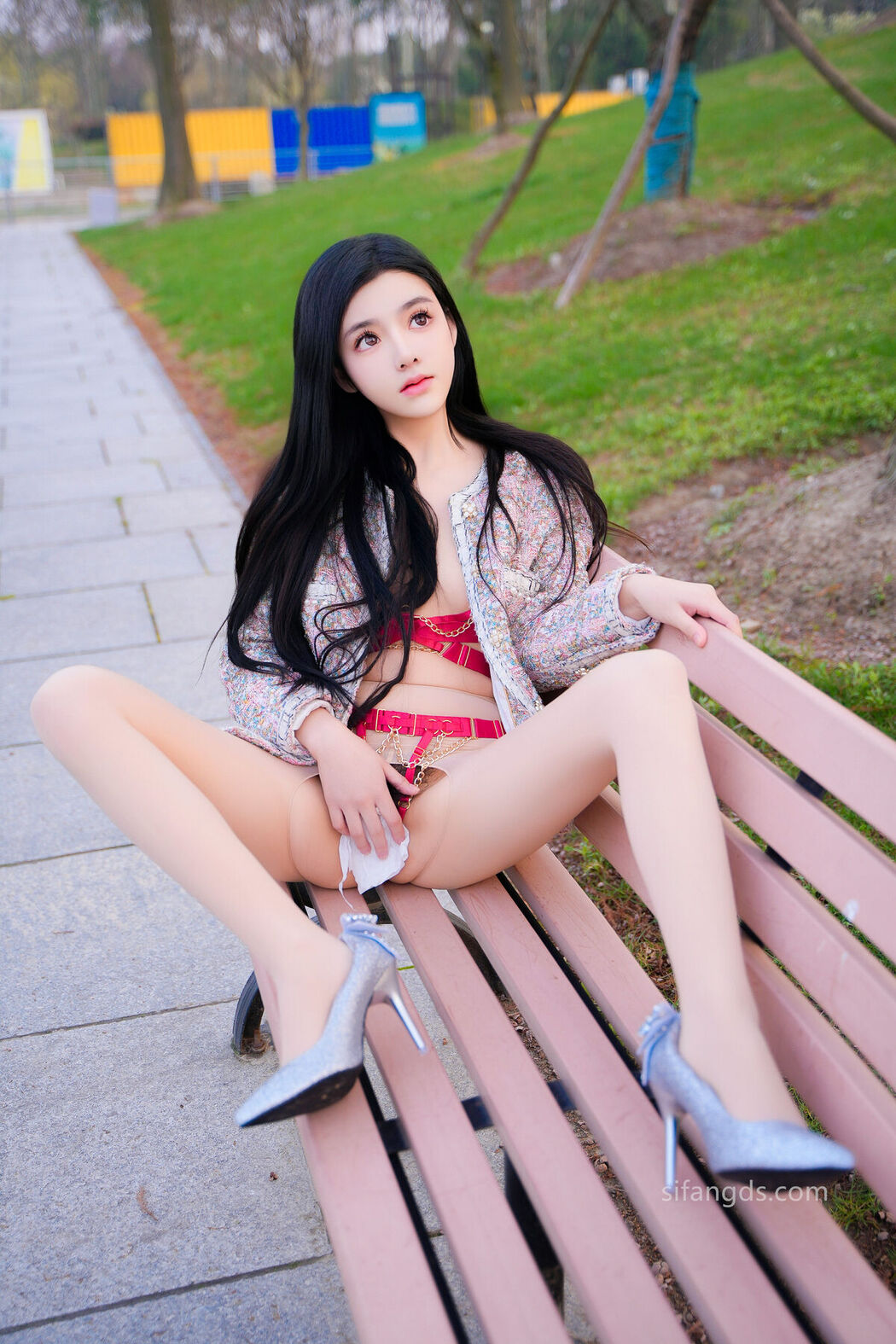 XR Uncensored Long Xue Er 龙雪儿 – R18 清纯女神 最新户外公园露出