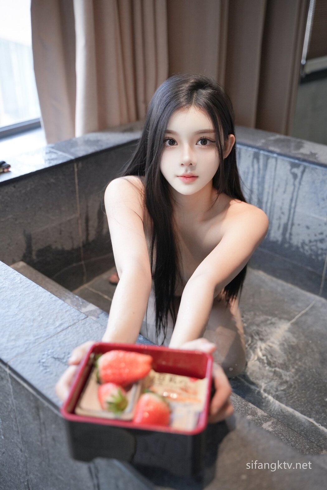 XR Uncensored Long Xue Er 龙雪儿 – 泳衣 内购版