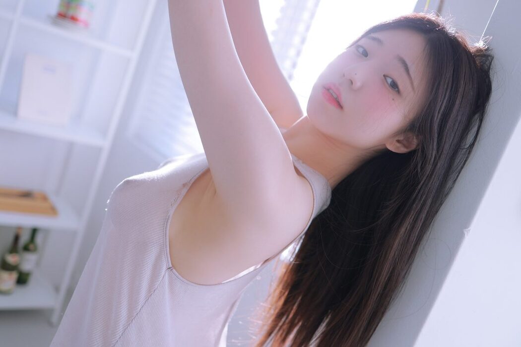 Yeon Woo 연우 – See Through B