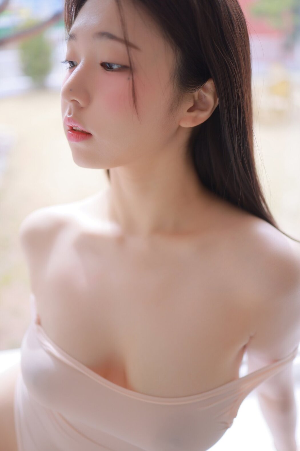 Yeon Woo 연우 – White Bodysuit