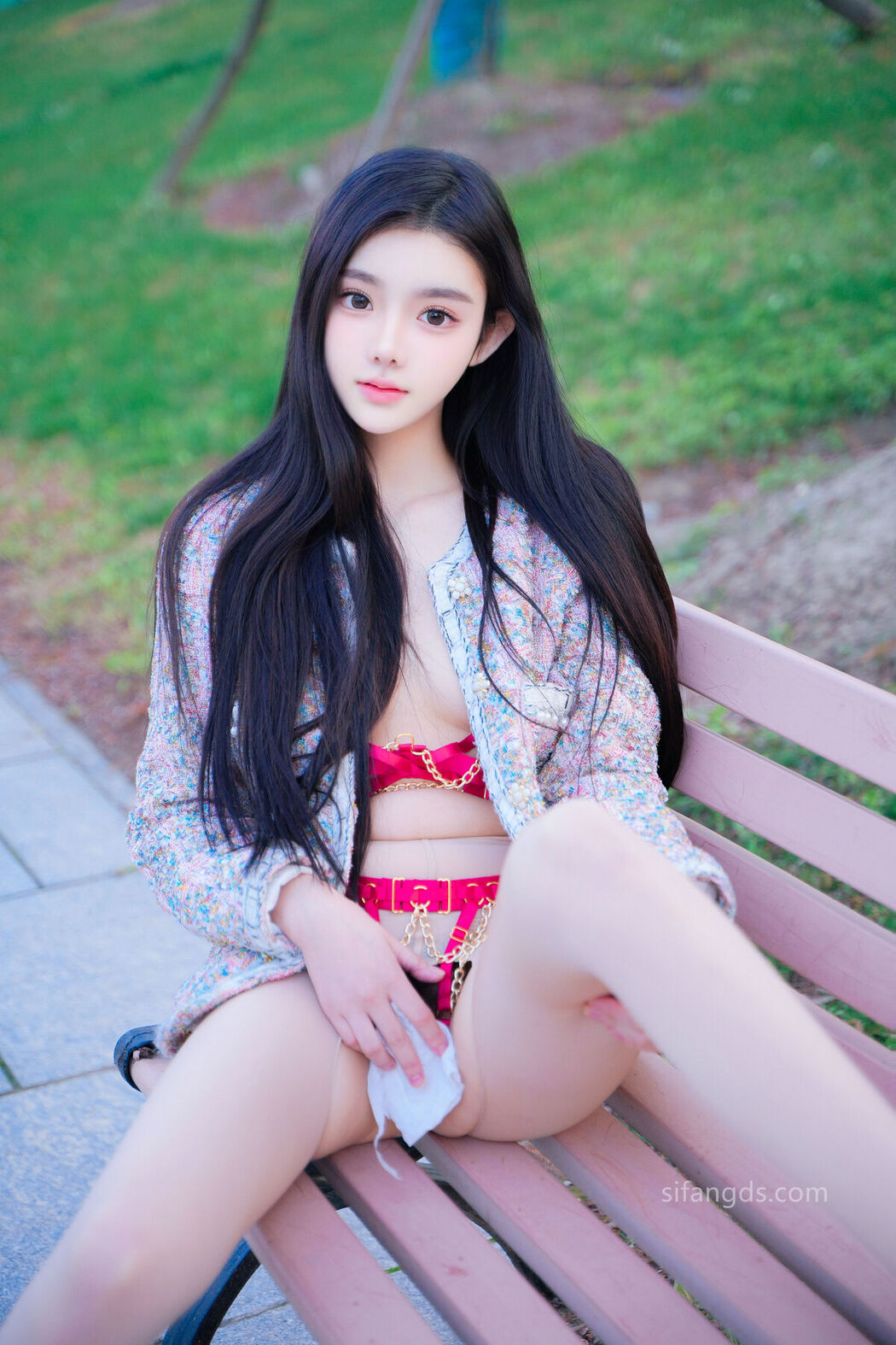 XR Uncensored Long Xue Er 龙雪儿 – R18 清纯女神 最新户外公园露出