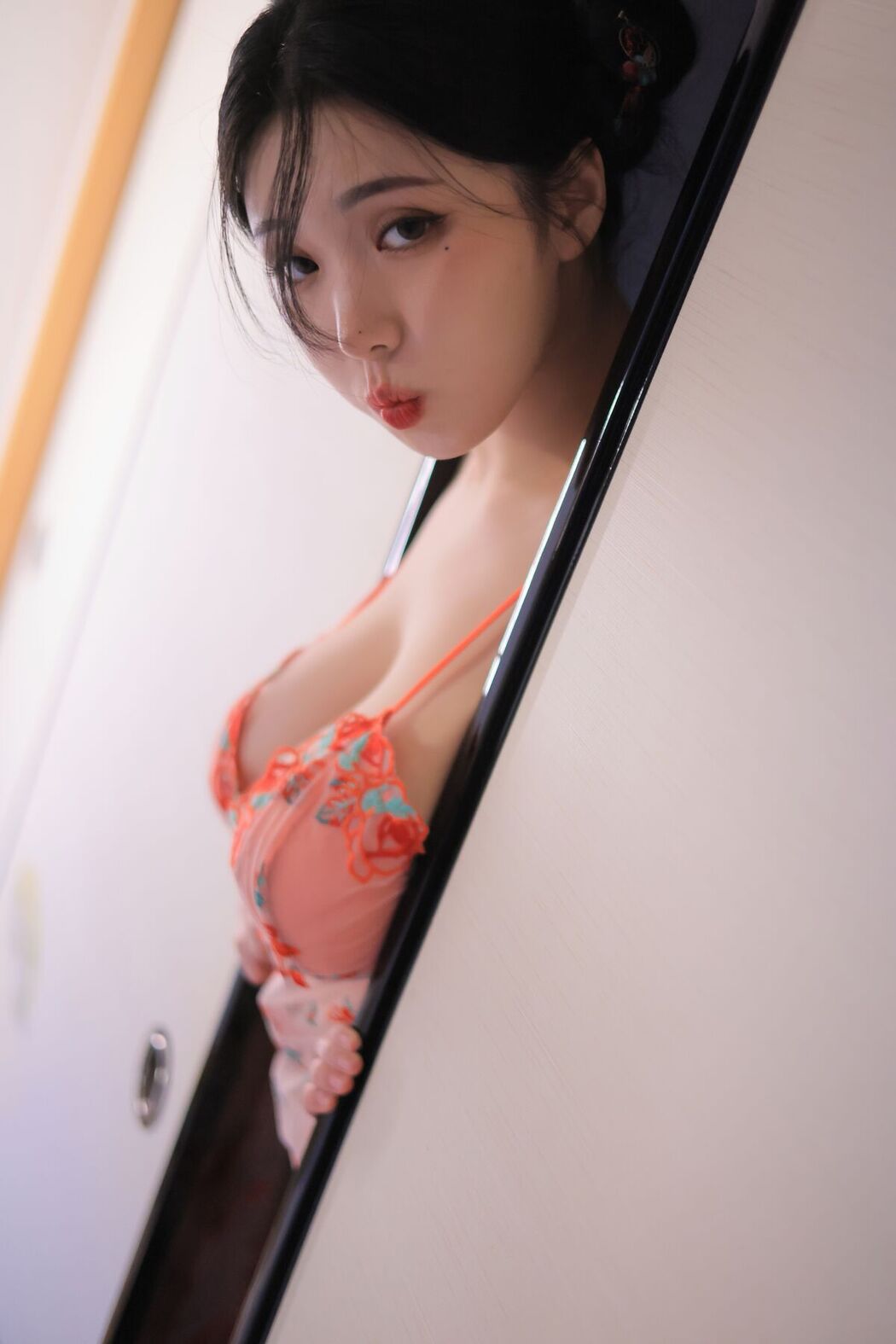Yeon Woo 연우 – Heat Part1