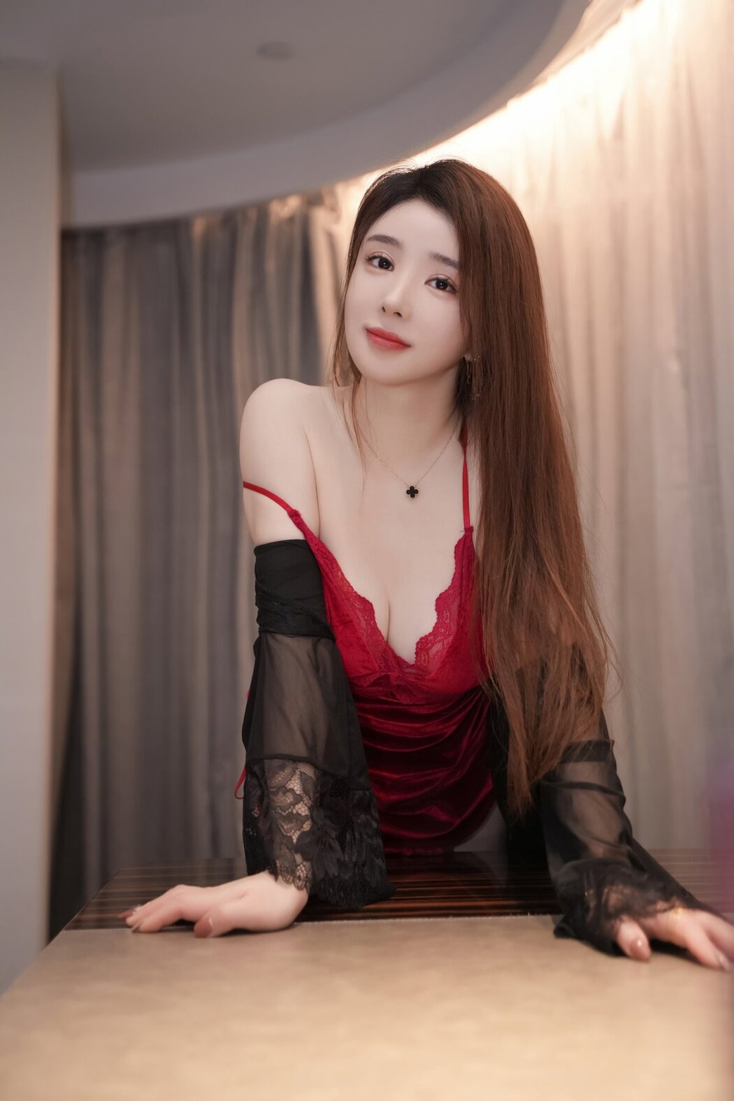 XR Uncensored Yu Er Baby 雨儿baby – 红色吊带睡裙