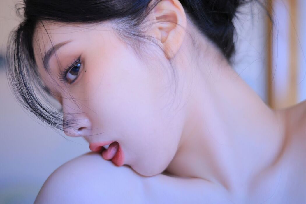 Yeon Woo 연우 – Heat Part1