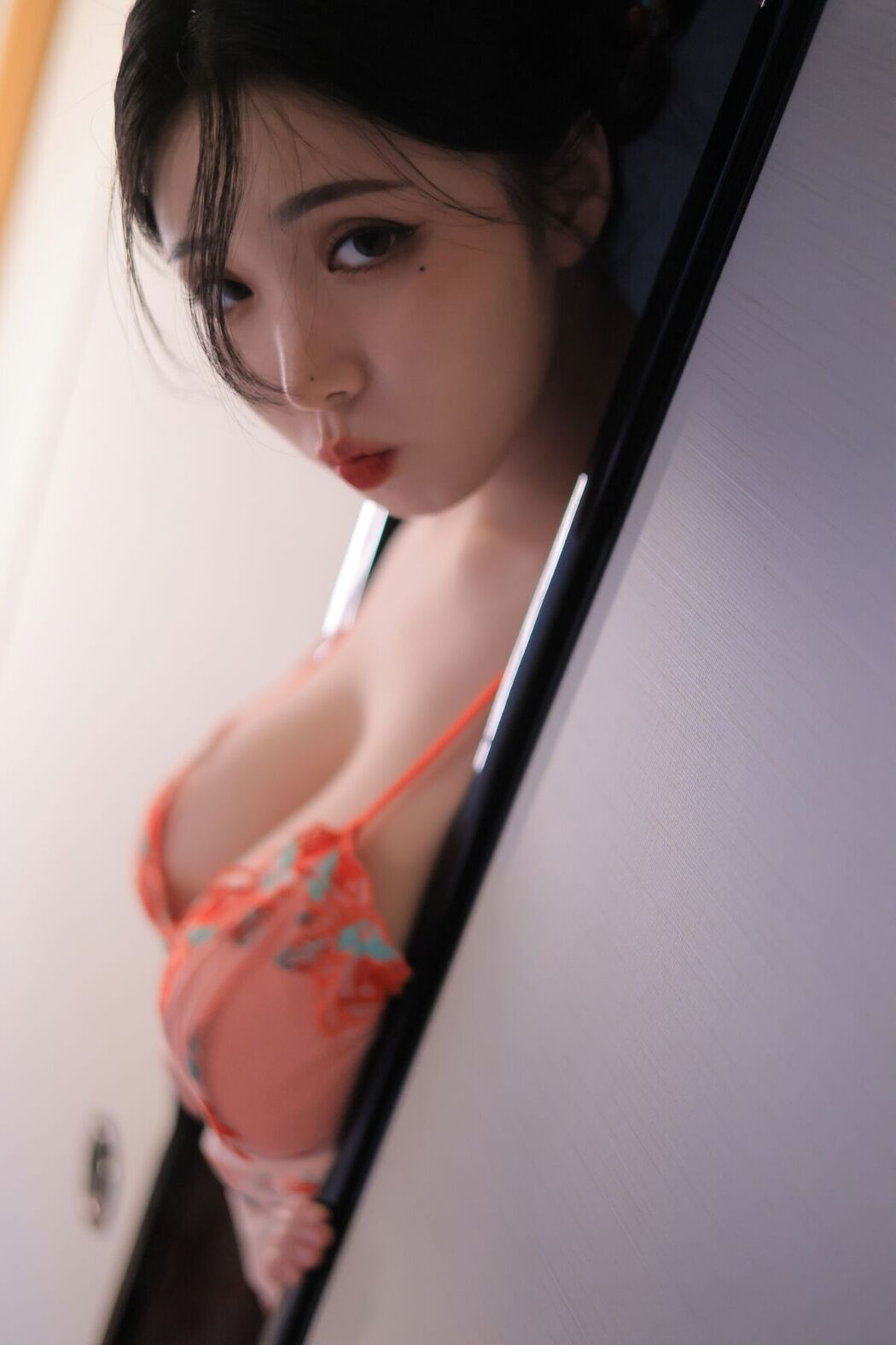 Yeon Woo 연우 – Heat Part1