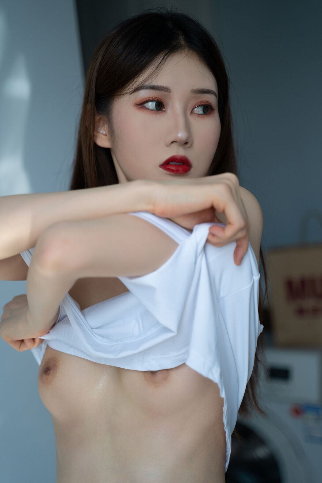 Xi Han 熙涵 – 邻居的秘密