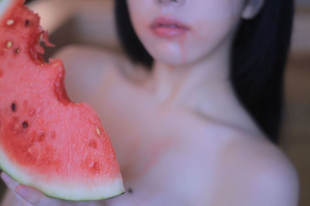 Yeon Woo 연우 – Suika