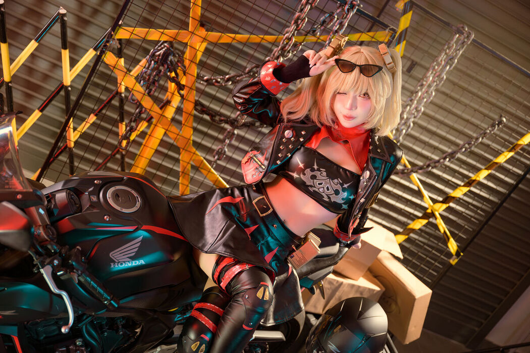Coser@UmekoJ – Burnice White Zenless Zone Zero Part1