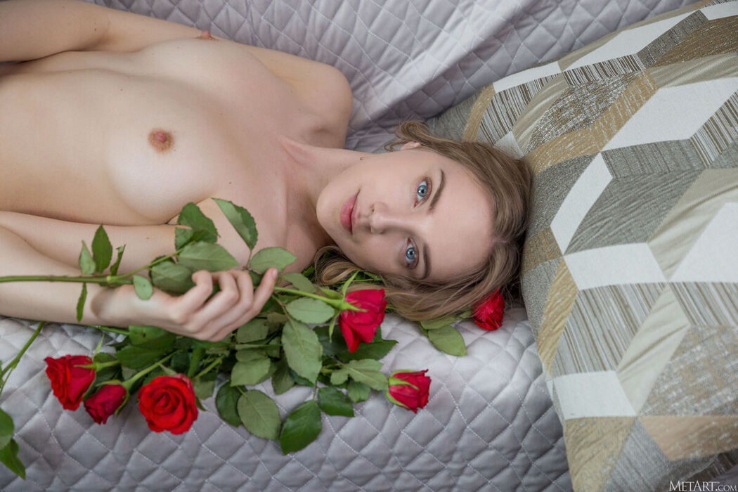 MetArt Oxana Chic – Bed Of Roses Part2