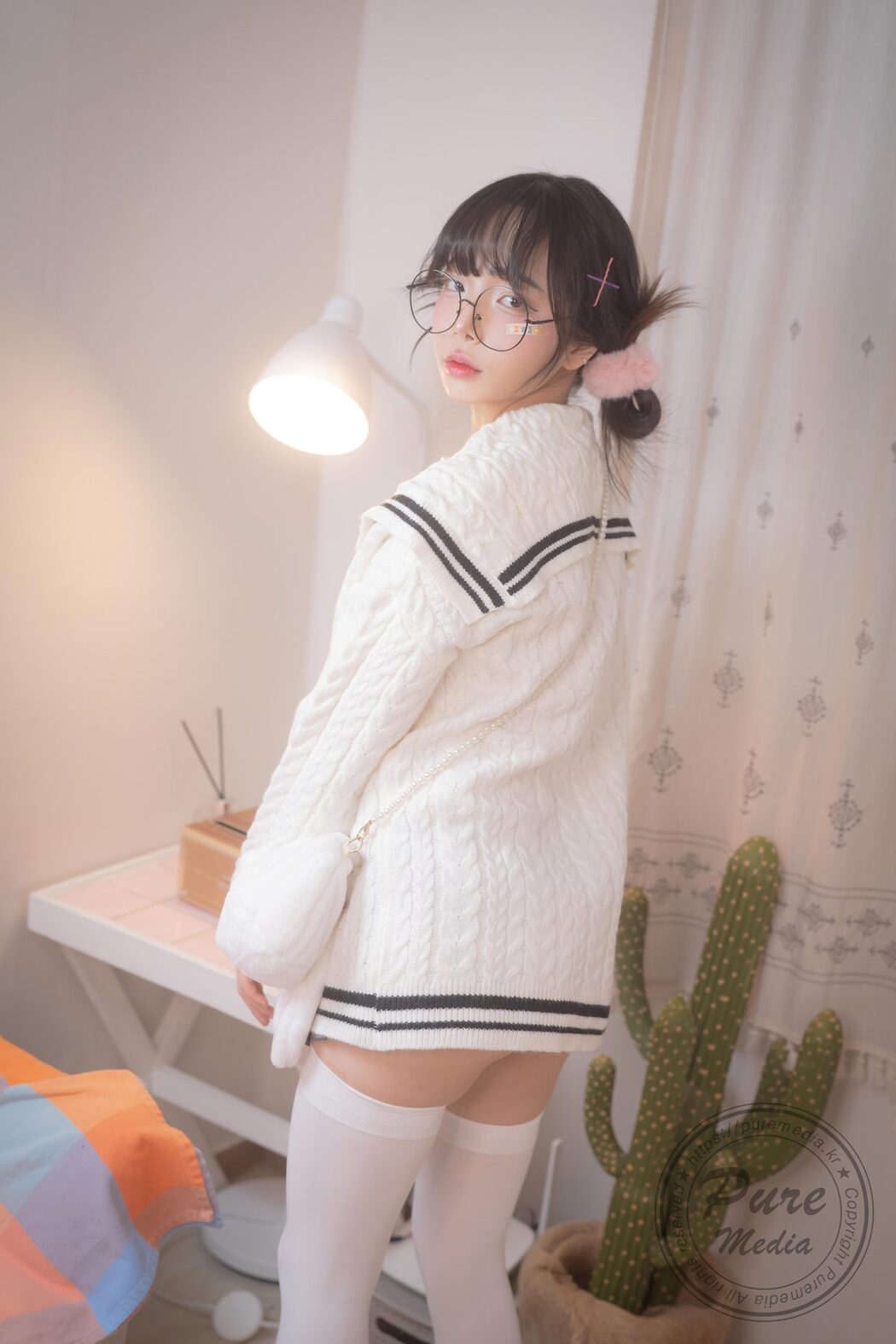 PureMedia Vol.276 Jelly 젤리 – Girl Trapped In A Rooftop Room Part1