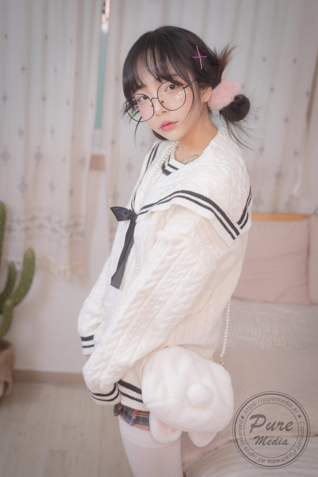 PureMedia Vol.276 Jelly 젤리 – Girl Trapped In A Rooftop Room Part1