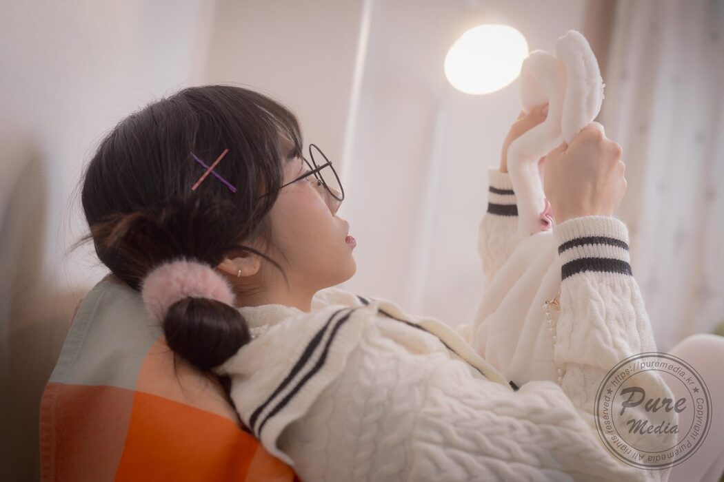 PureMedia Vol.276 Jelly 젤리 – Girl Trapped In A Rooftop Room Part1