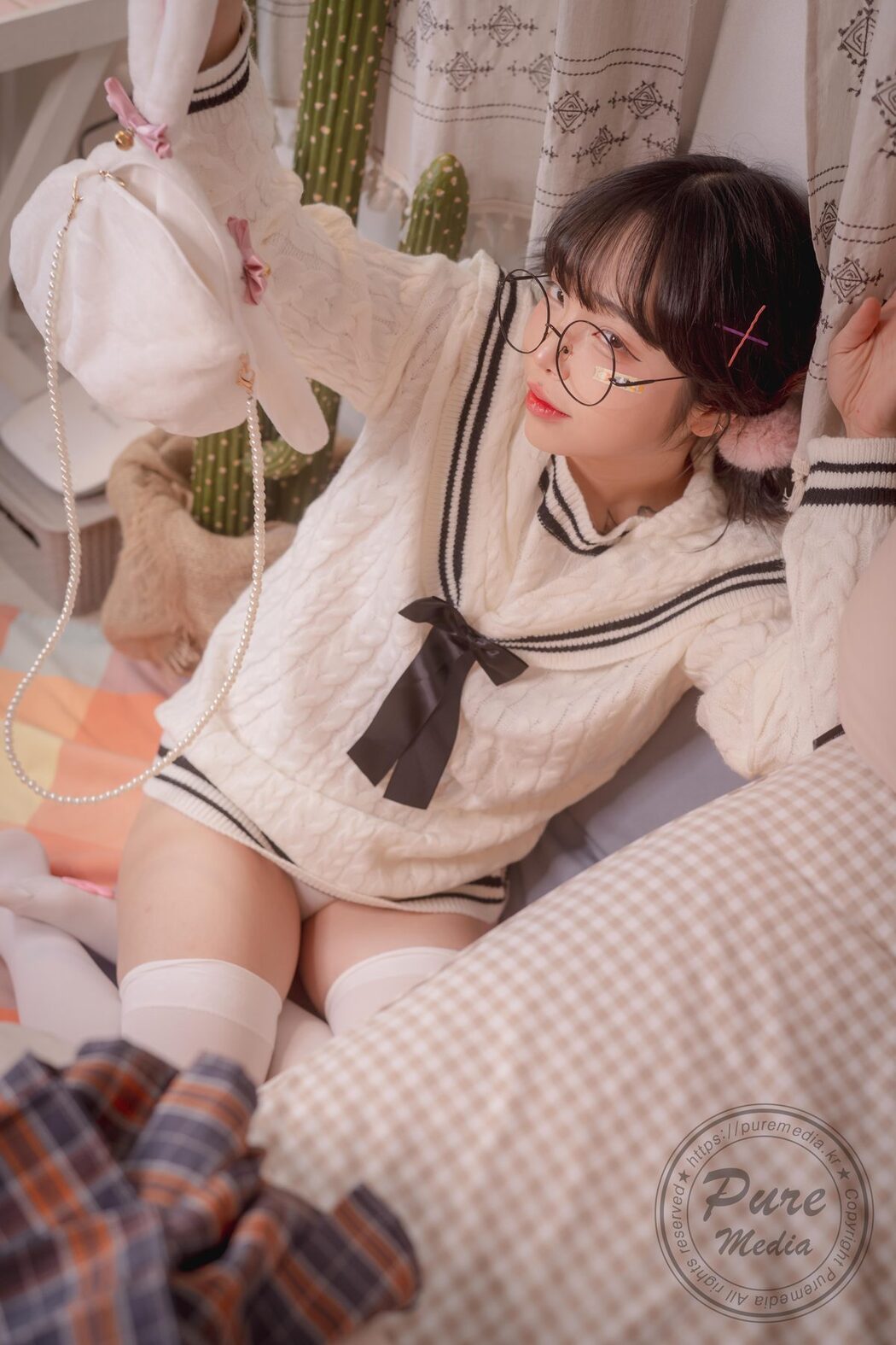 PureMedia Vol.276 Jelly 젤리 – Girl Trapped In A Rooftop Room Part1