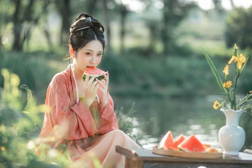 YiTuYu艺图语 Vol.1763 Xiao Wen Nuan Xiang Yao Ge Da Tai Yang