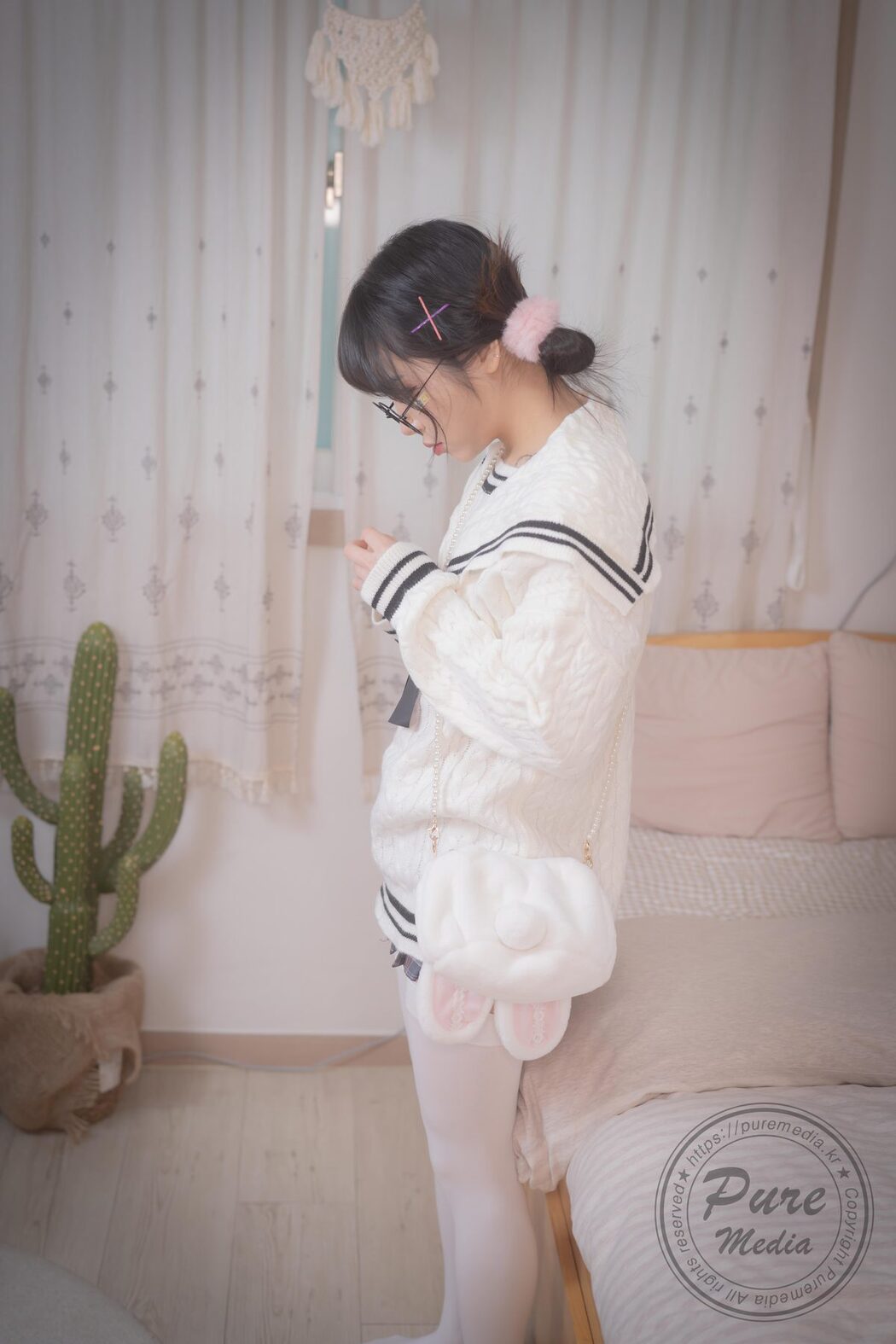 PureMedia Vol.276 Jelly 젤리 – Girl Trapped In A Rooftop Room Part1