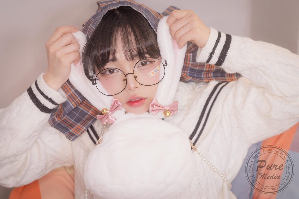 PureMedia Vol.276 Jelly 젤리 – Girl Trapped In A Rooftop Room Part1