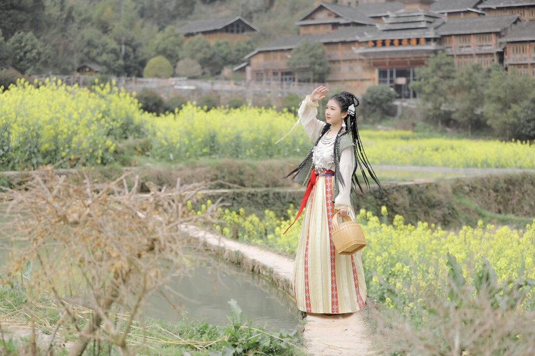 YiTuYu艺图语 Vol.1817 Suan La Tang Er