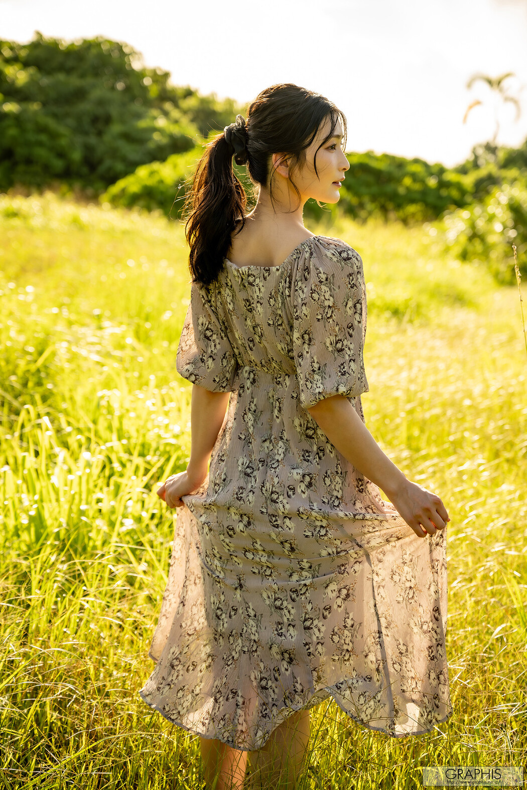 Suzu Honjo 本庄鈴, Graphis Gals 「Devine」 Vol.06