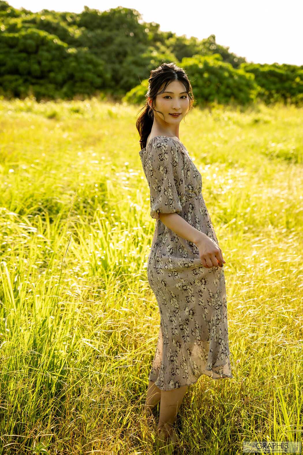Suzu Honjo 本庄鈴, Graphis Gals 「Devine」 Vol.06