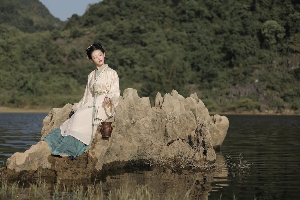 YiTuYu艺图语 Vol.1933 Yue Hong Cheng Huang Lu Lan Dian Zi Zheng