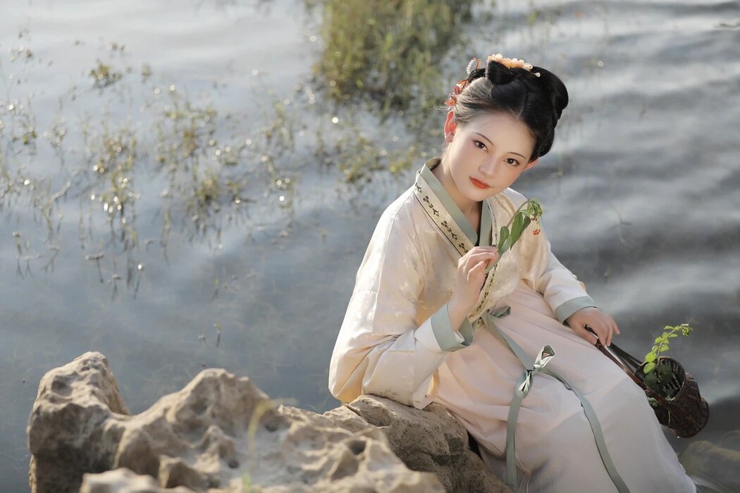 YiTuYu艺图语 Vol.1933 Yue Hong Cheng Huang Lu Lan Dian Zi Zheng