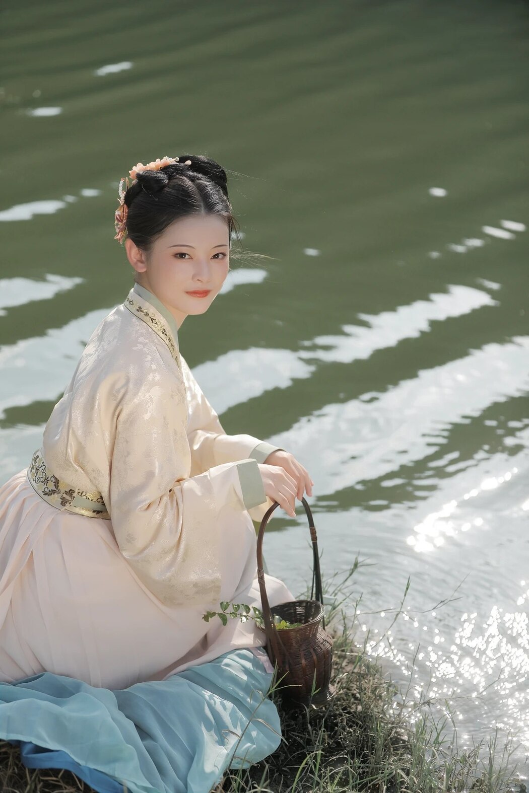 YiTuYu艺图语 Vol.1933 Yue Hong Cheng Huang Lu Lan Dian Zi Zheng