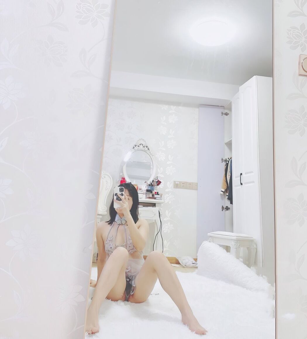 Coser@千岛酱 – 酥胸白虎一线天萝莉 福利姬福利 Part2