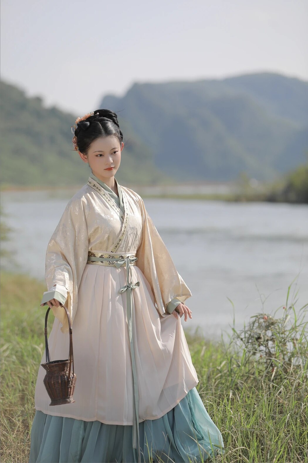YiTuYu艺图语 Vol.1933 Yue Hong Cheng Huang Lu Lan Dian Zi Zheng