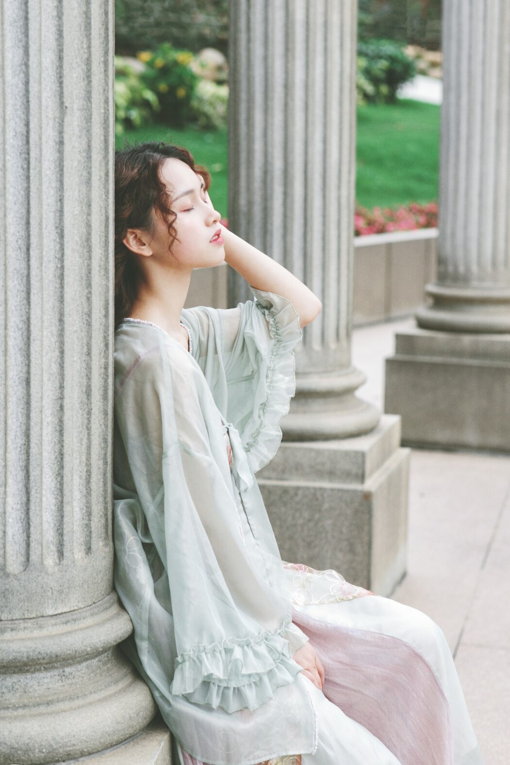 YiTuYu艺图语 Vol.1993 Liu Qi
