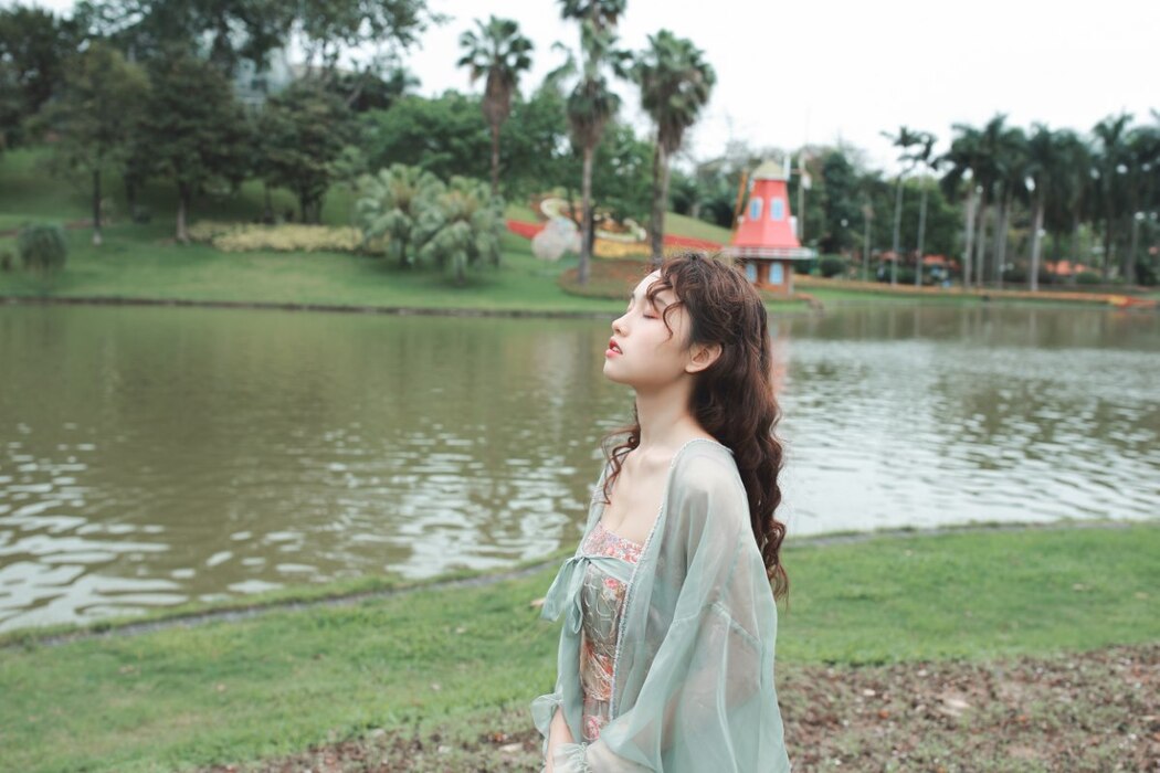 YiTuYu艺图语 Vol.1993 Liu Qi
