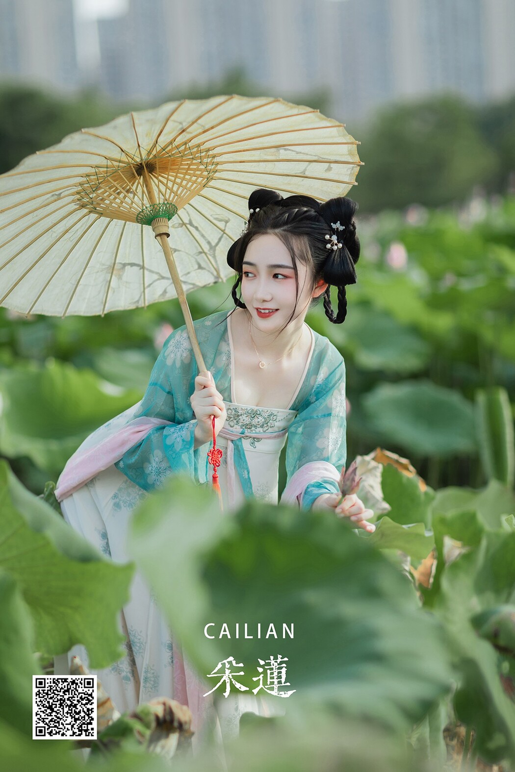 YiTuYu艺图语 Vol.1980 Pei Pei Cover Photo