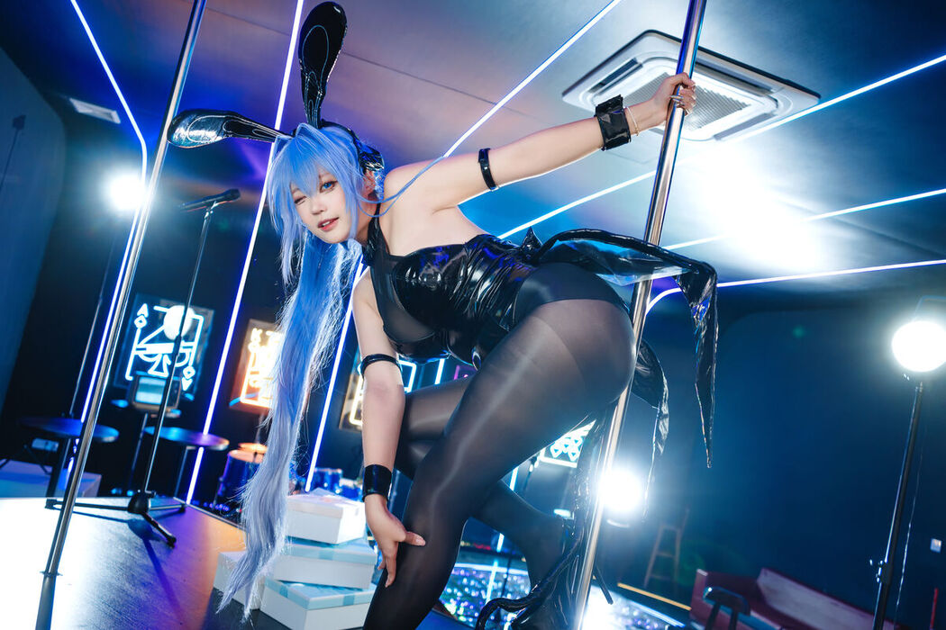 Coser@小完能干脆面qvq – 花园 黑丝兔女郎