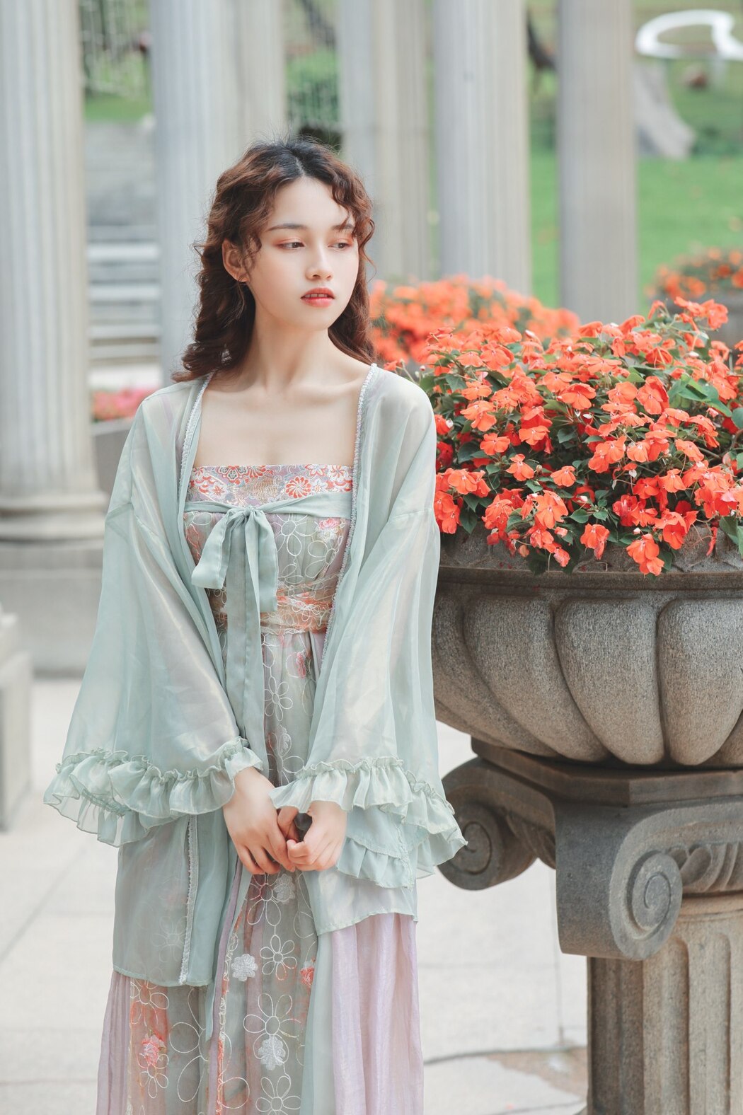 YiTuYu艺图语 Vol.1993 Liu Qi