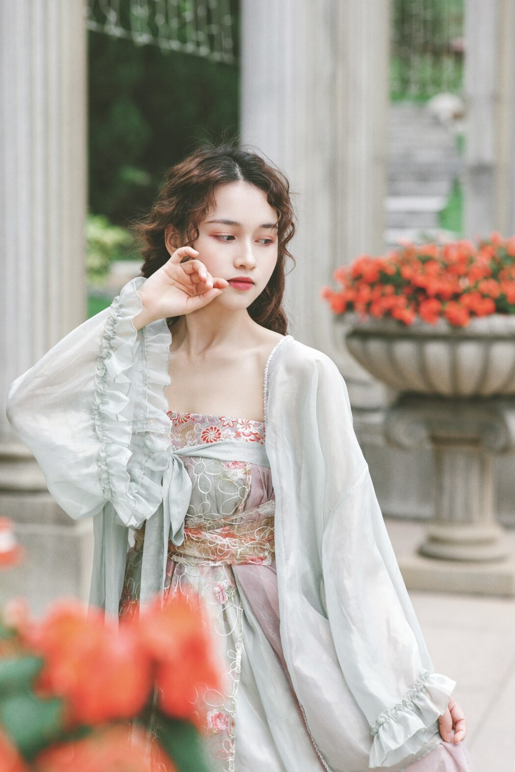 YiTuYu艺图语 Vol.1993 Liu Qi