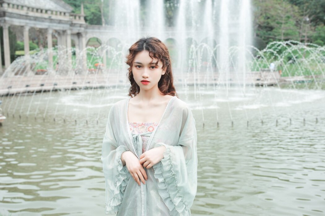 YiTuYu艺图语 Vol.1993 Liu Qi