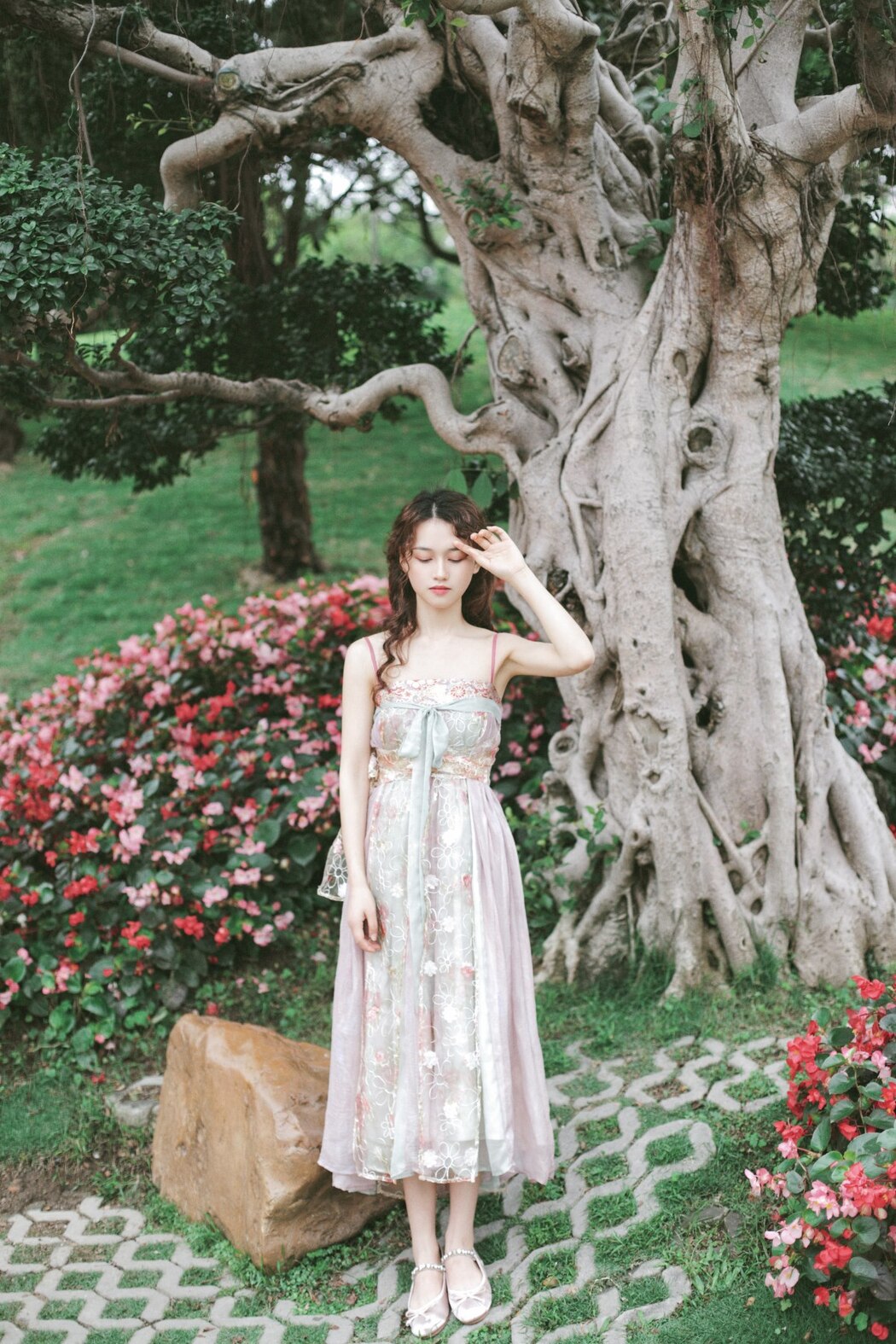 YiTuYu艺图语 Vol.1993 Liu Qi