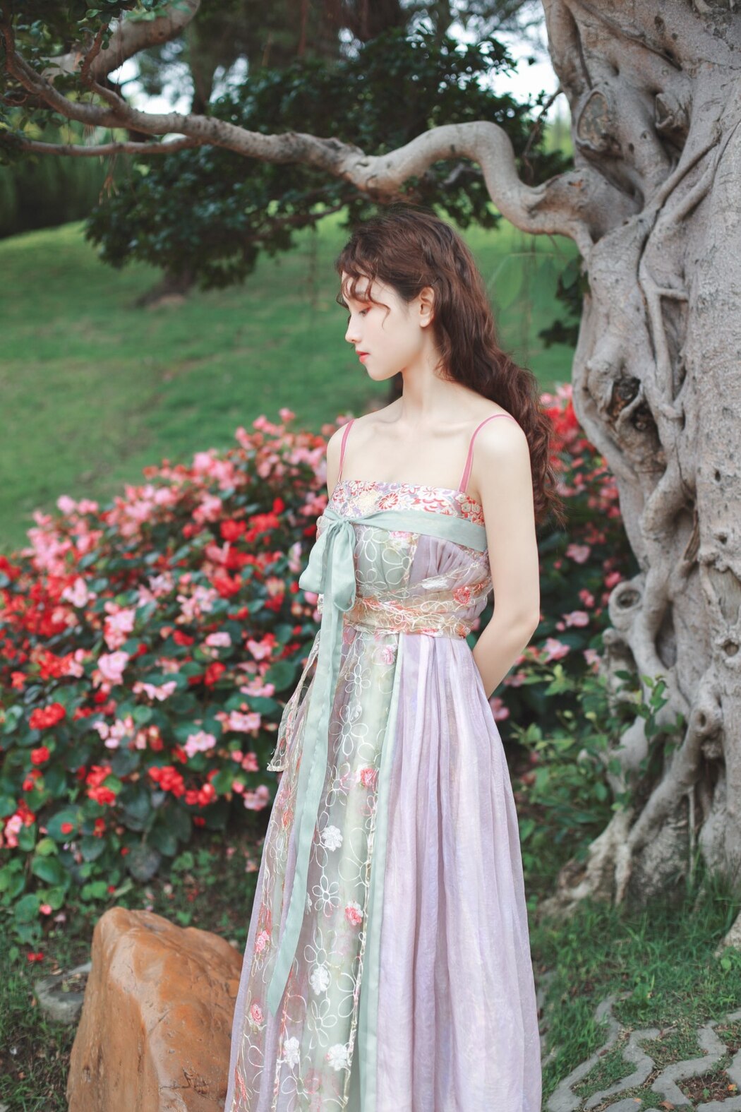 YiTuYu艺图语 Vol.1993 Liu Qi
