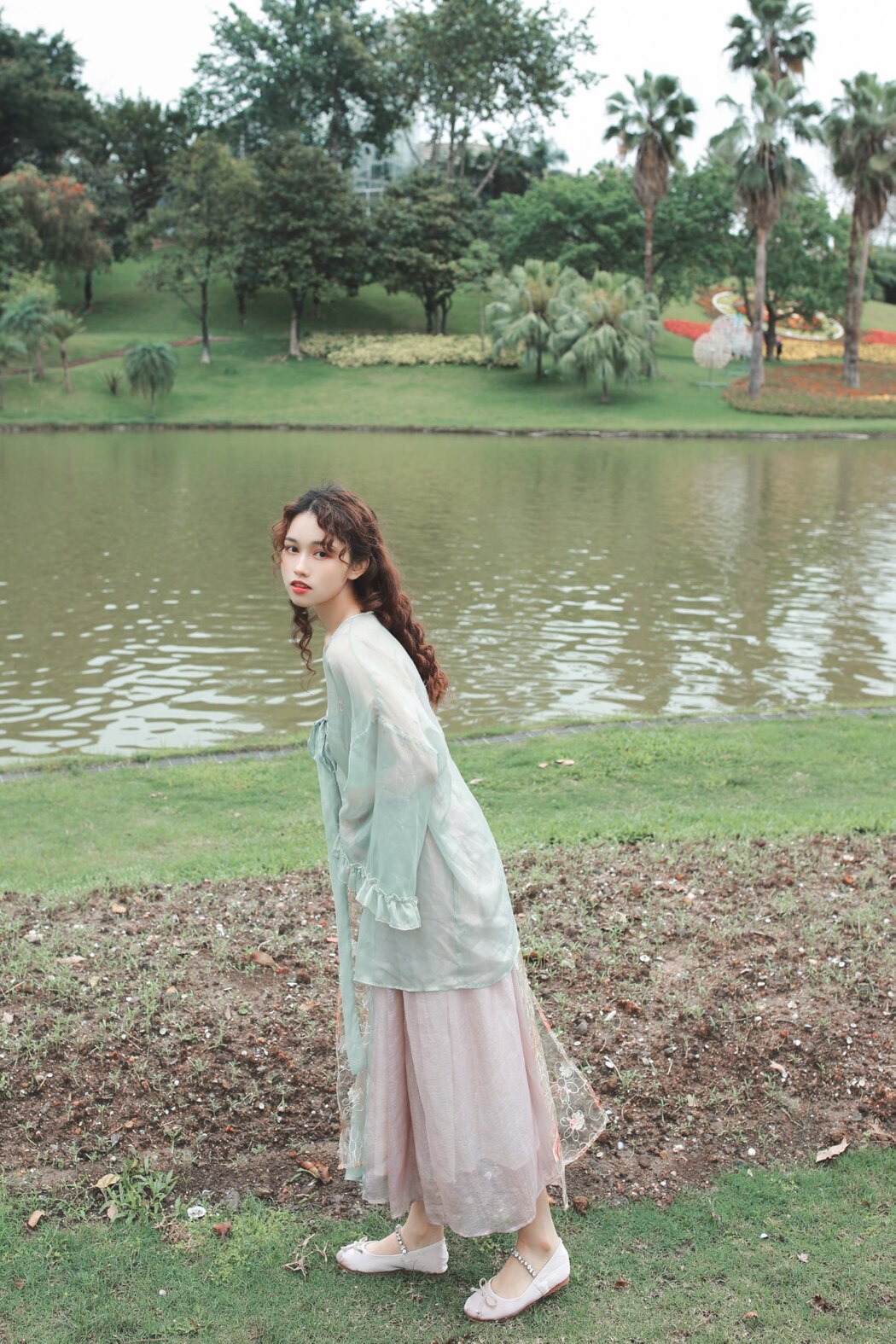 YiTuYu艺图语 Vol.1993 Liu Qi