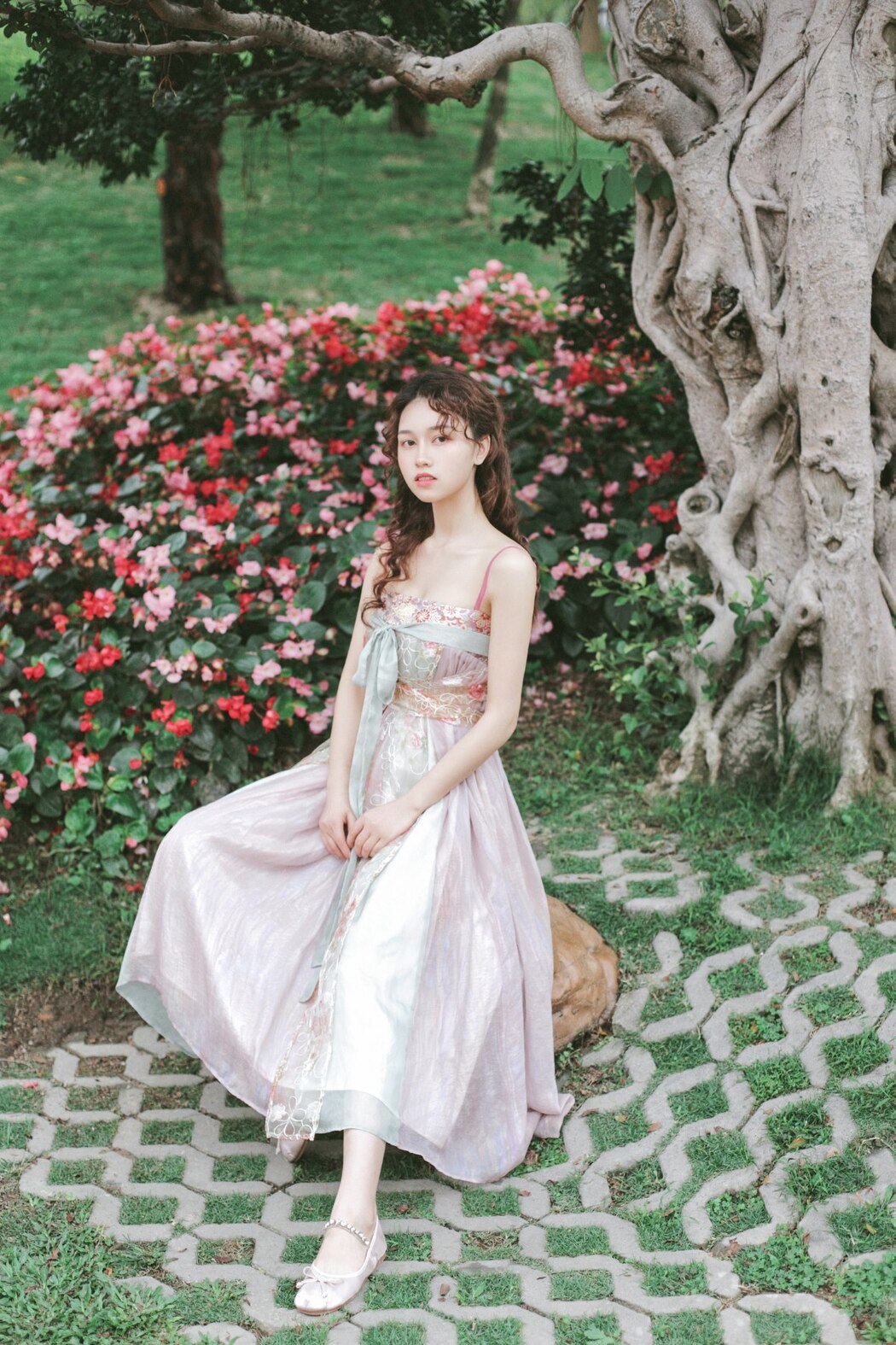YiTuYu艺图语 Vol.1993 Liu Qi